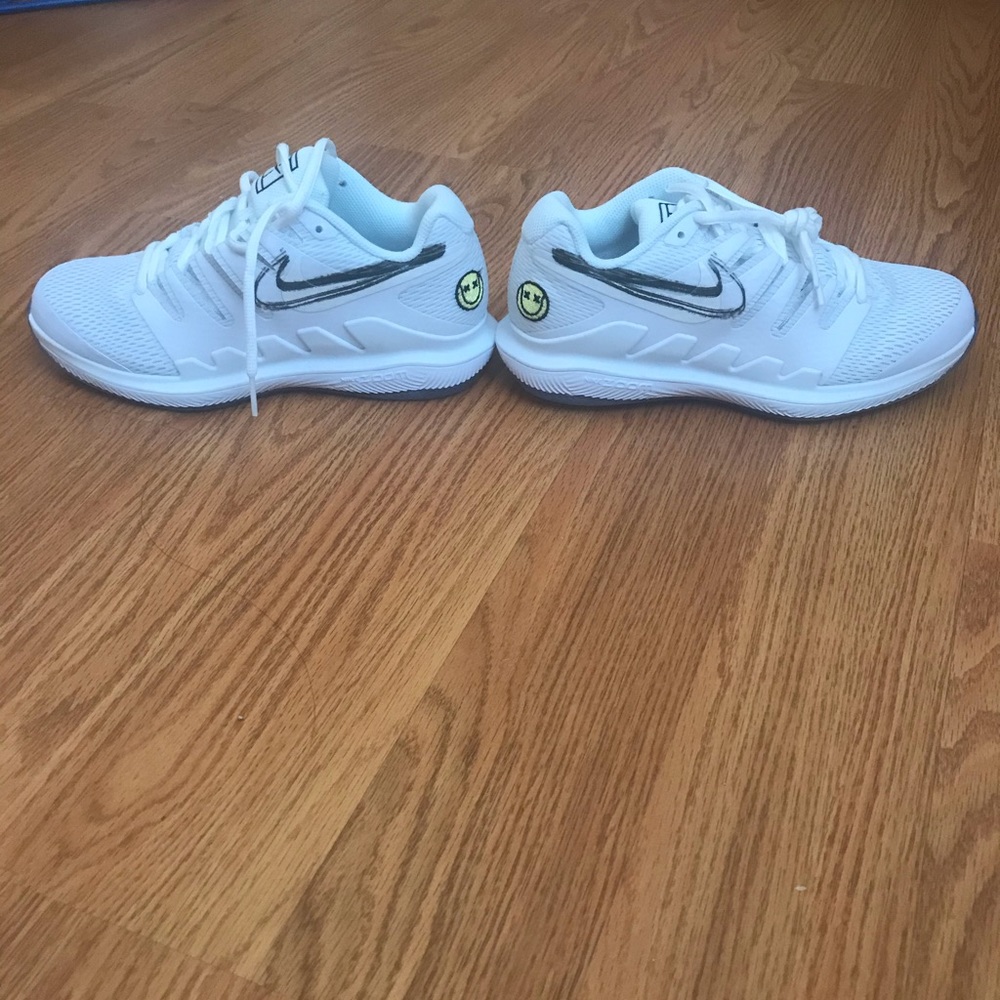 Nike zoom tennis shoes